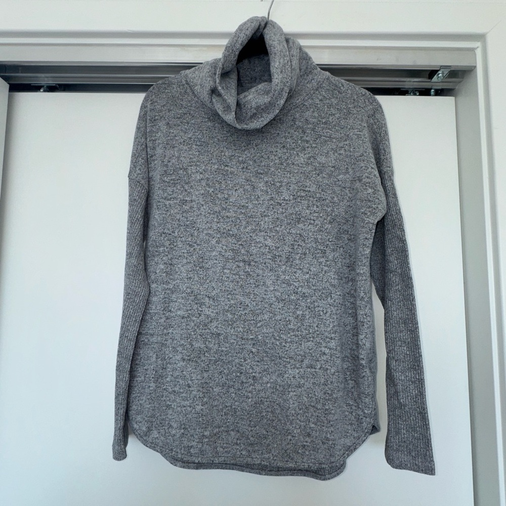Women’s Sweet Romeo Heather Grey Turtleneck Sweater M